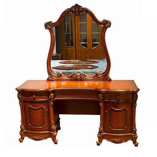 Туалетный столик