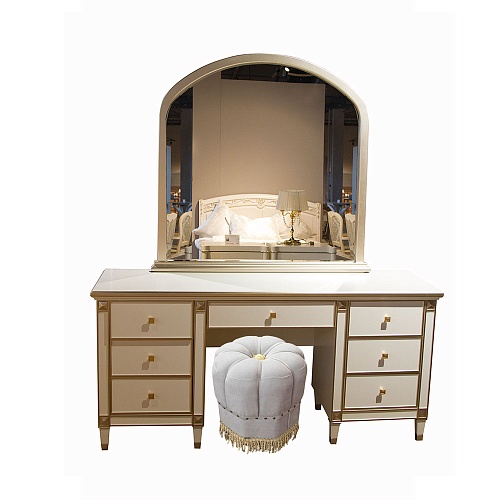 Туалетный столик